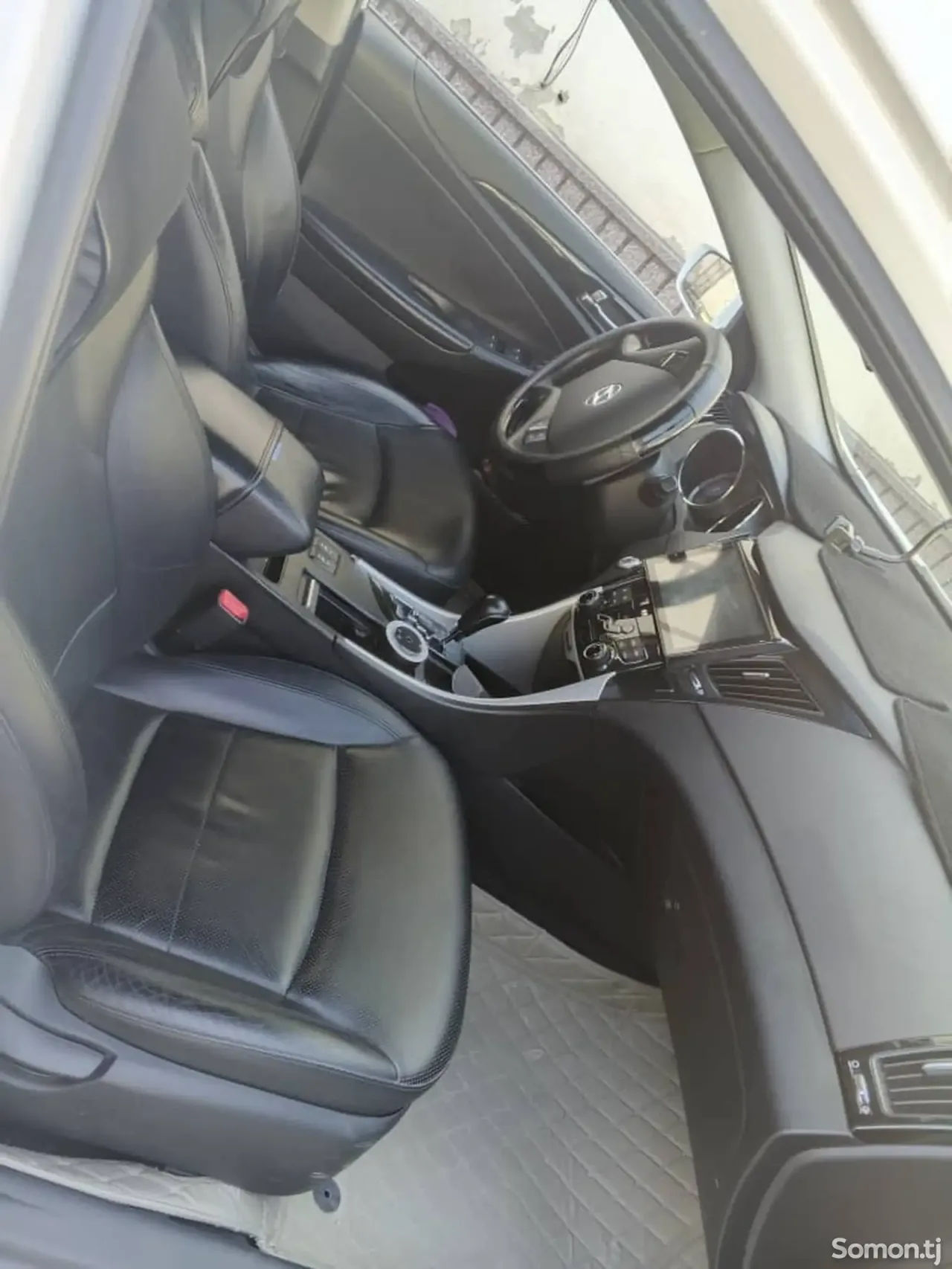 Hyundai Sonata 2012 · 2.0 AT