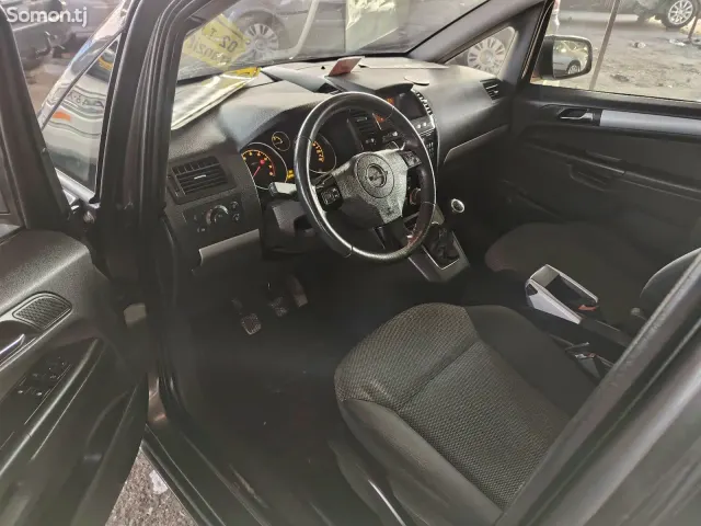 Opel Zafira 2010 · 1.8 MT