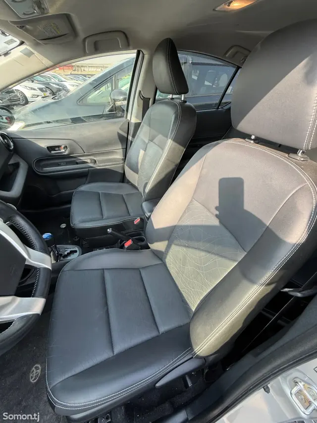 Toyota Aqua 2015 · 1.5 AT