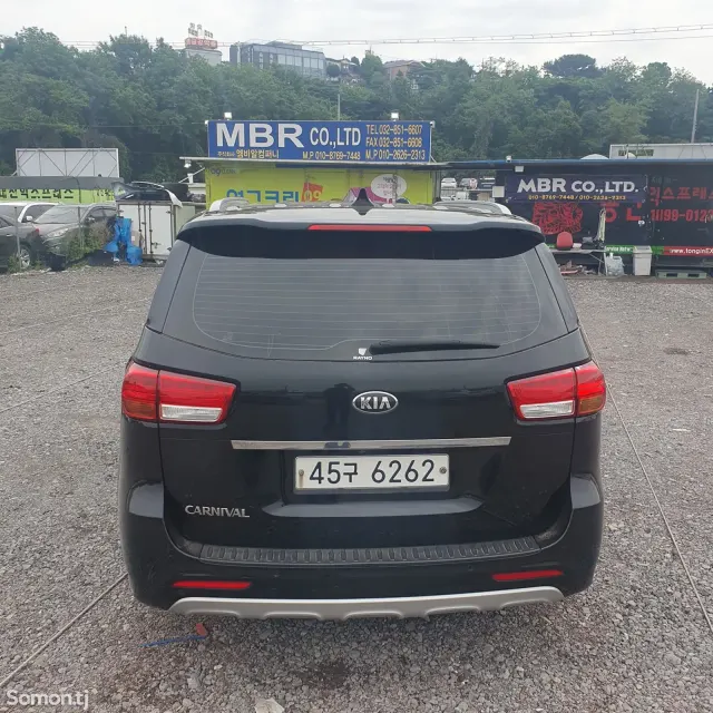 Kia Carnival 2015 · 2.2 AT