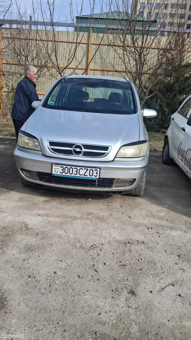 Opel Zafira 2004 · 1.8 MT