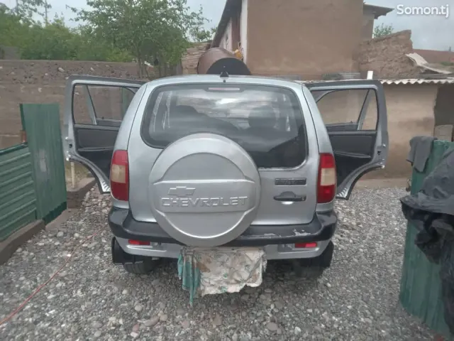 Chevrolet Niva 2007 · 1.6 MT
