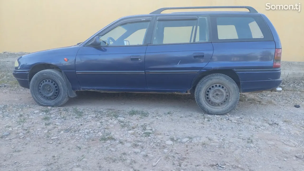 Opel Astra F 1993 · 4.6 AT