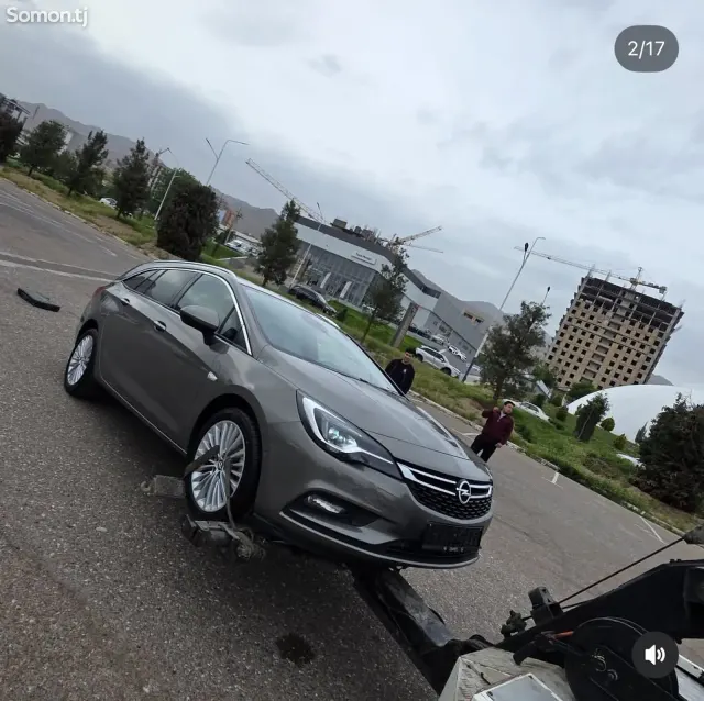 Opel Astra K 2016 · 1.4 AT