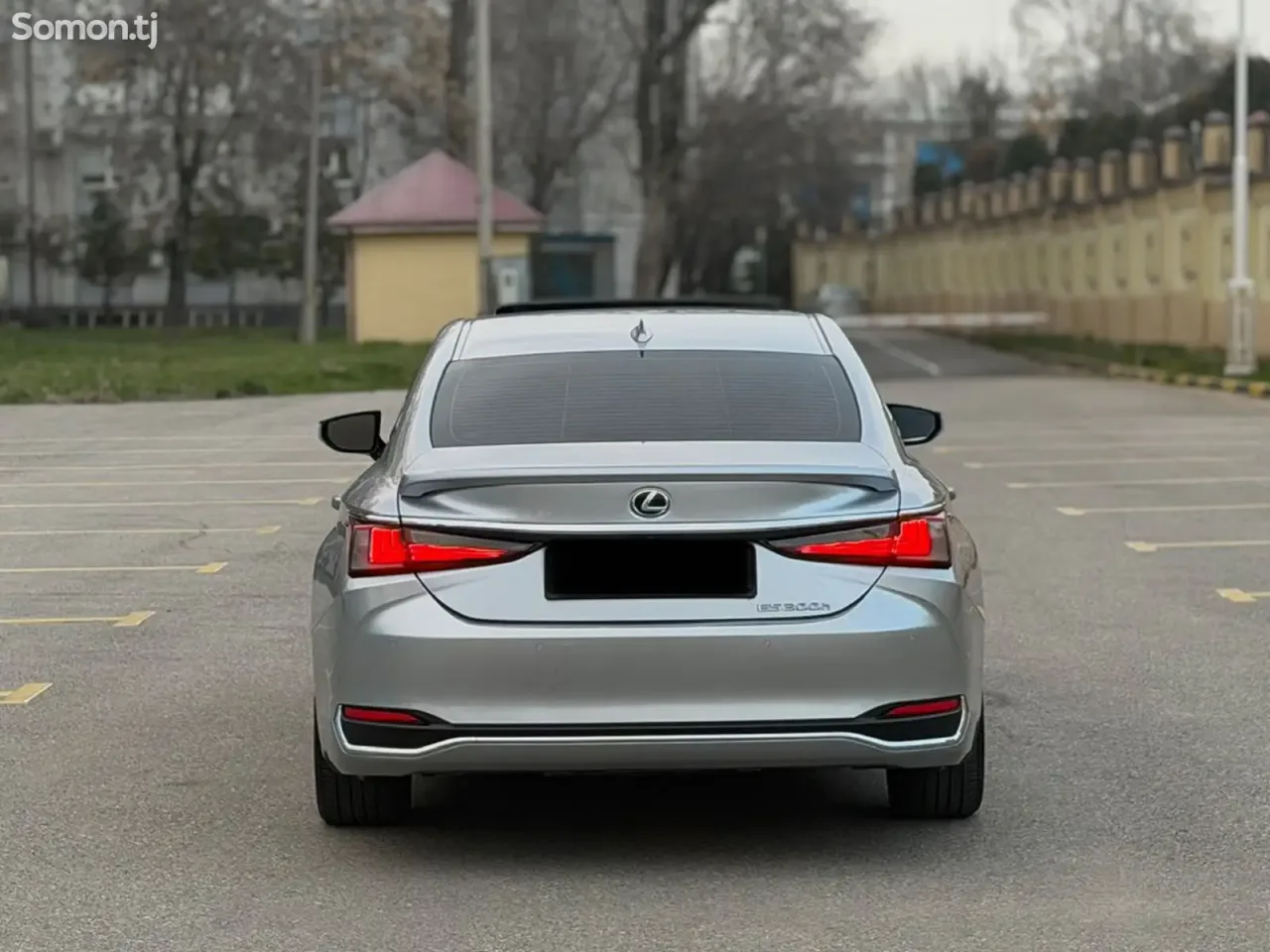 Lexus ES series 2022 · 2.5 AT