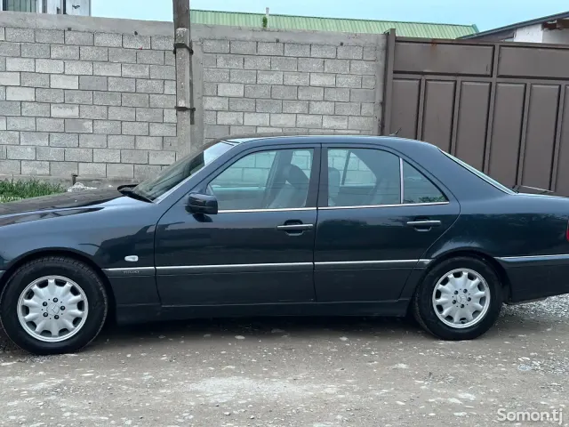 Mercedes-Benz C class 2000 · 2.2 AT