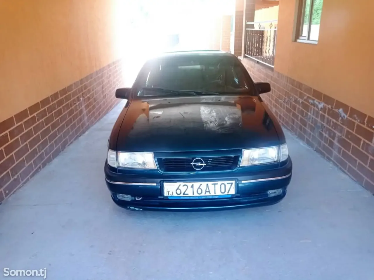Opel Vectra A 1994 · 1.8 MT