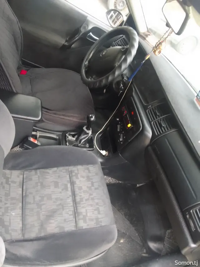 Opel Vectra B 1999 · 1.6 MT