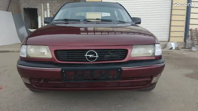 Opel Astra F 1993 · 1.6 MT