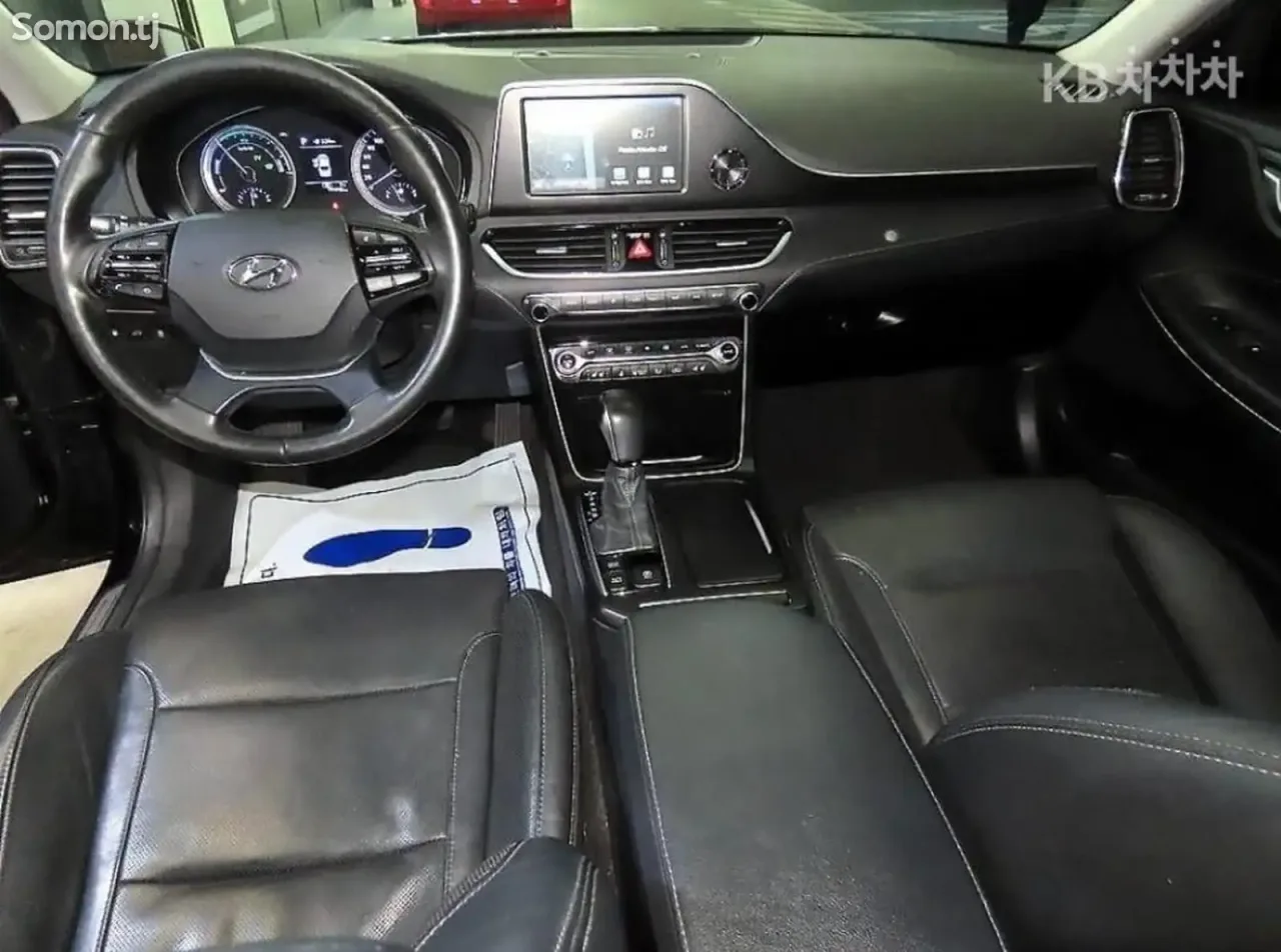 Hyundai Grandeur 2018 · 2.4 AT