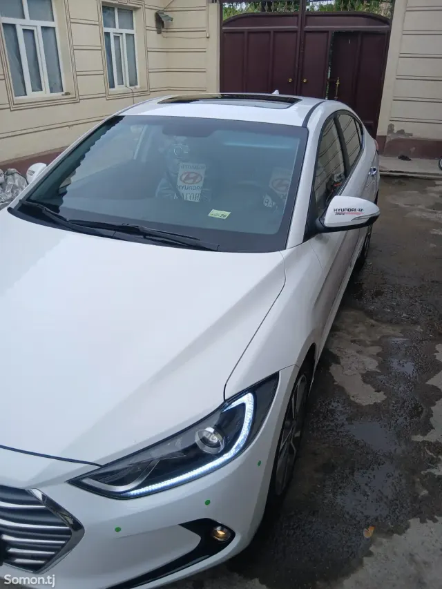 Hyundai Avante 2015 · 1.6 AT