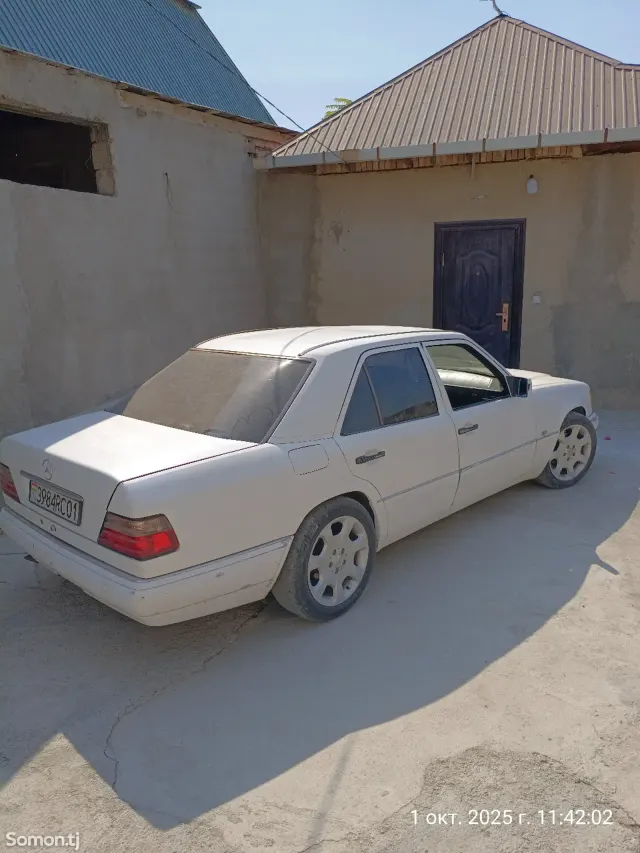 Mercedes-Benz W124 1993 · 2.0 MT