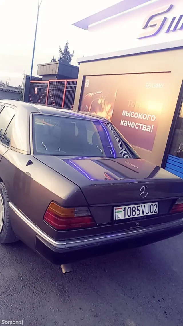 Mercedes-Benz W124 1991 · 2.0 MT