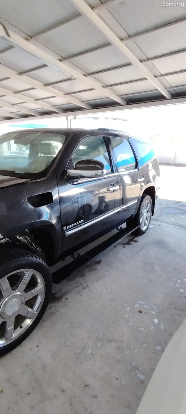 Cadillac Другая модель 2008 · 6.2 AT