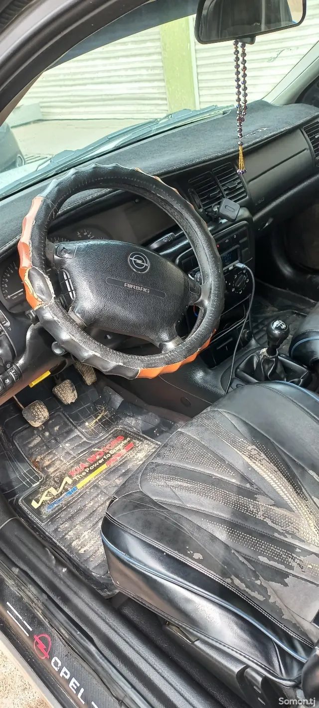 Opel Vectra B 2000 · 1.8 MT