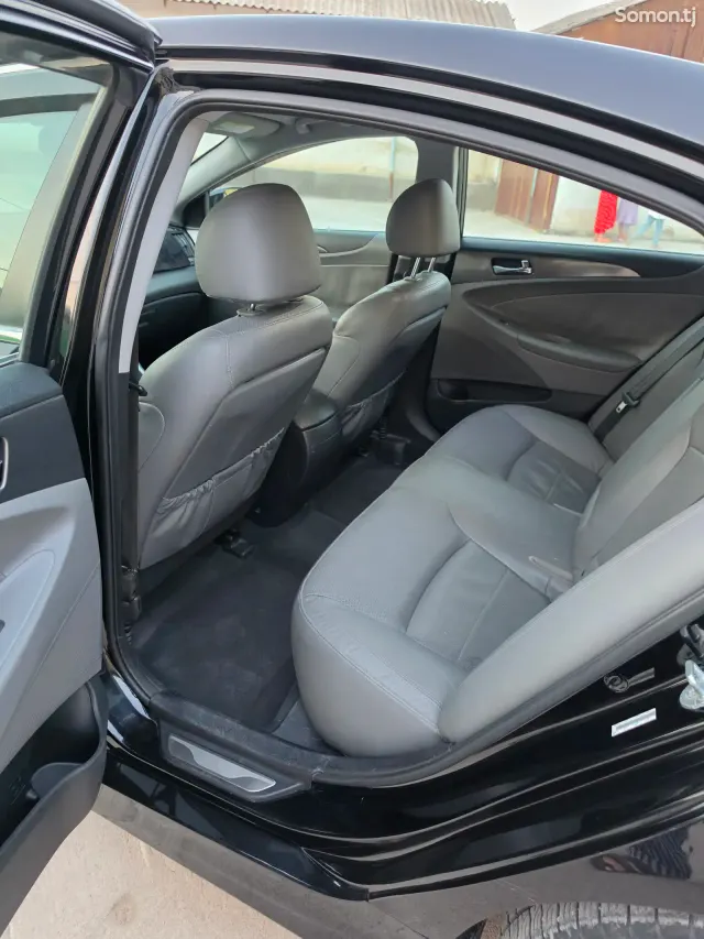 Hyundai Sonata 2015 · 2.4 AT