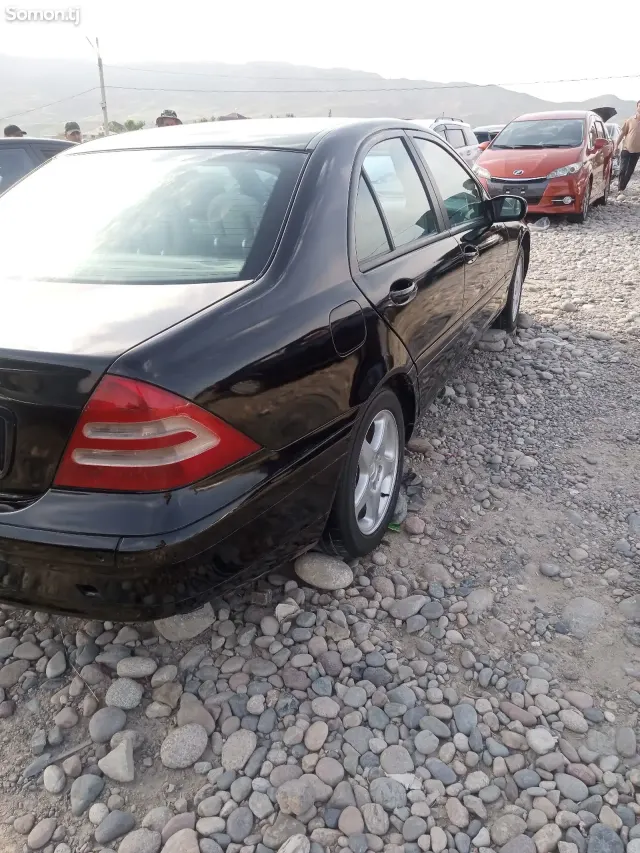 Mercedes-Benz C class 2004 · 2.0 MT