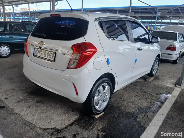 Chevrolet Spark 2016 · 1.0 AT