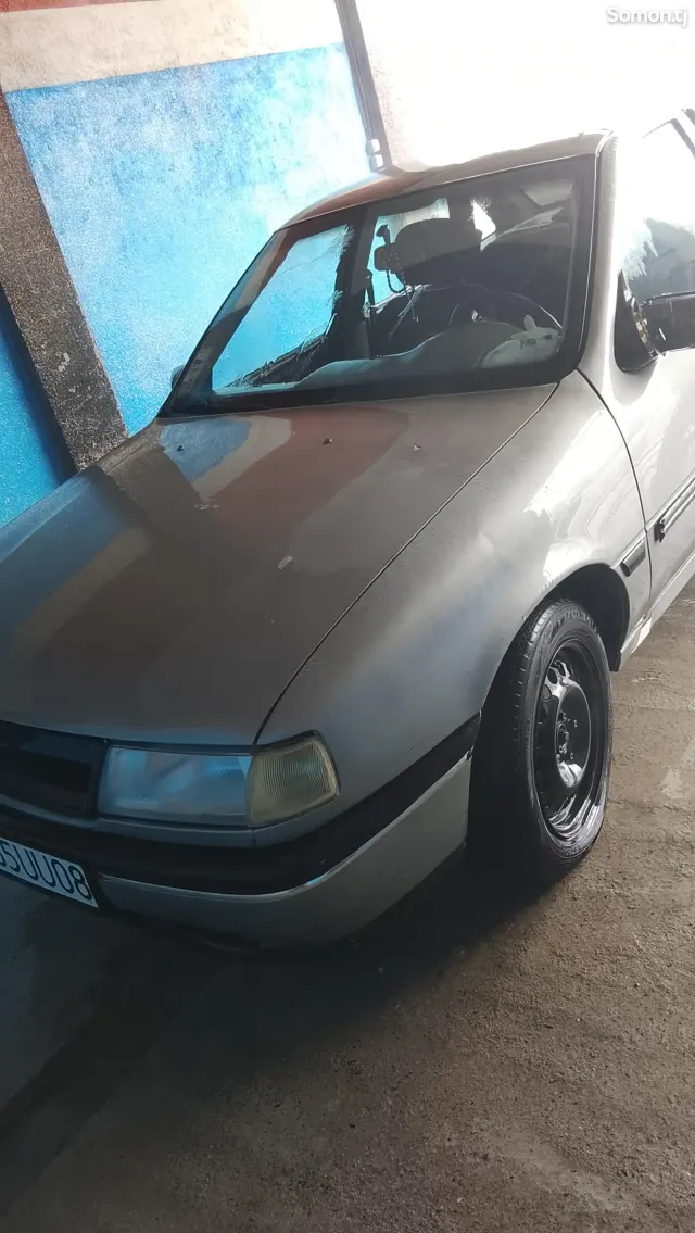Opel Vectra A 1991 · 1.8 MT