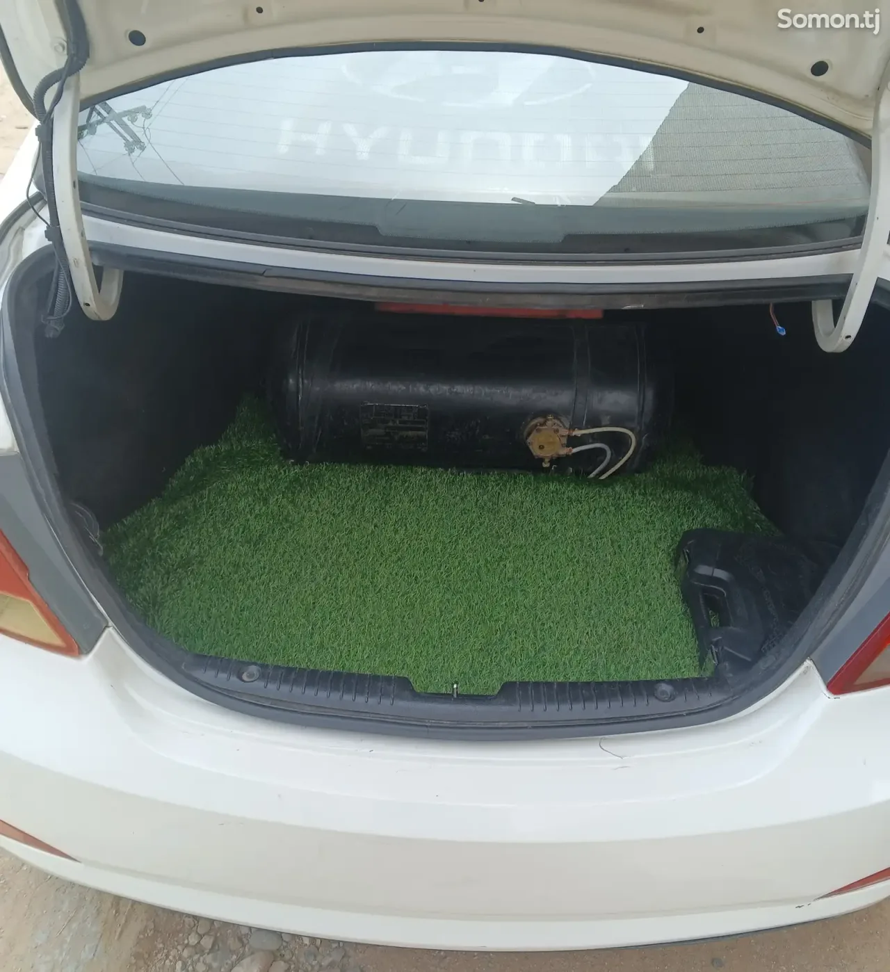 Hyundai Solaris 2016 · 1.6 MT