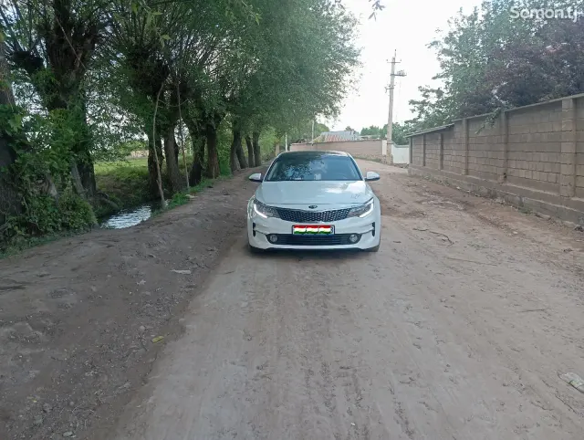 Kia K5 2016 · 2.0 AT