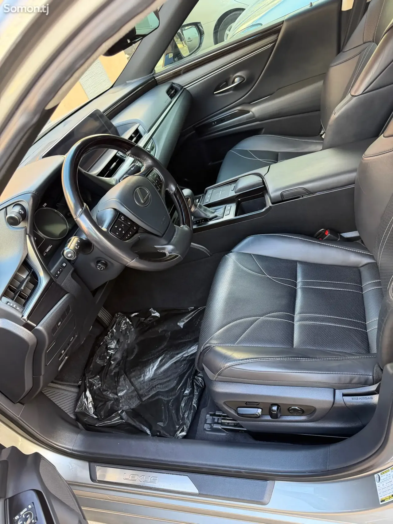 Lexus ES series 2019 · 3.0 AT