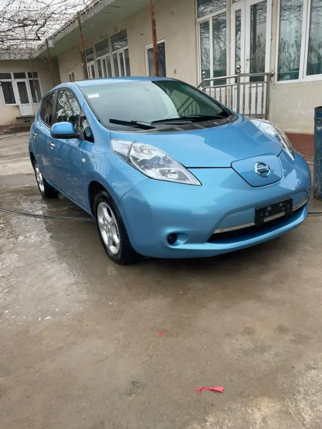 Nissan Leaf 2012 · AMT