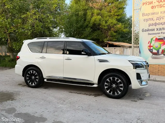 Nissan Patrol 2014 · 5.7 AT