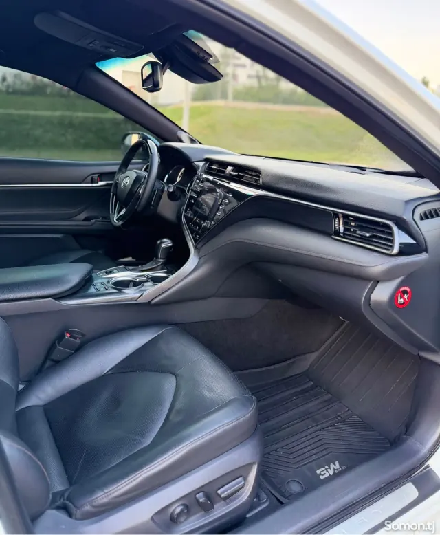 Toyota Camry 2018 · 3.5 AT