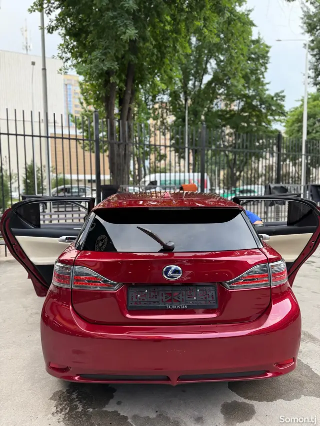 Lexus CT series 2014 · 2.0 AT