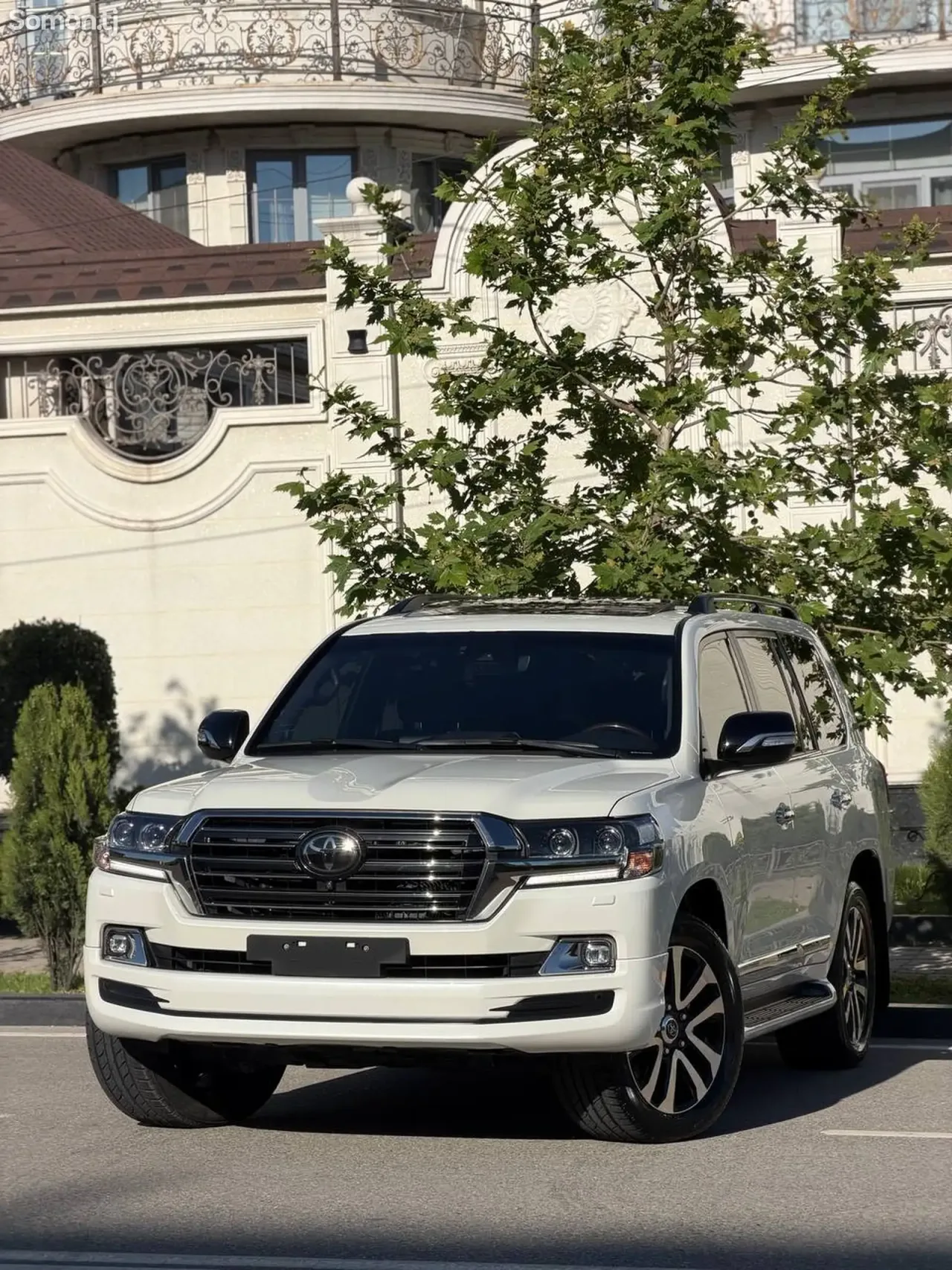 Toyota Land Cruiser 2019 · 4.6 AT