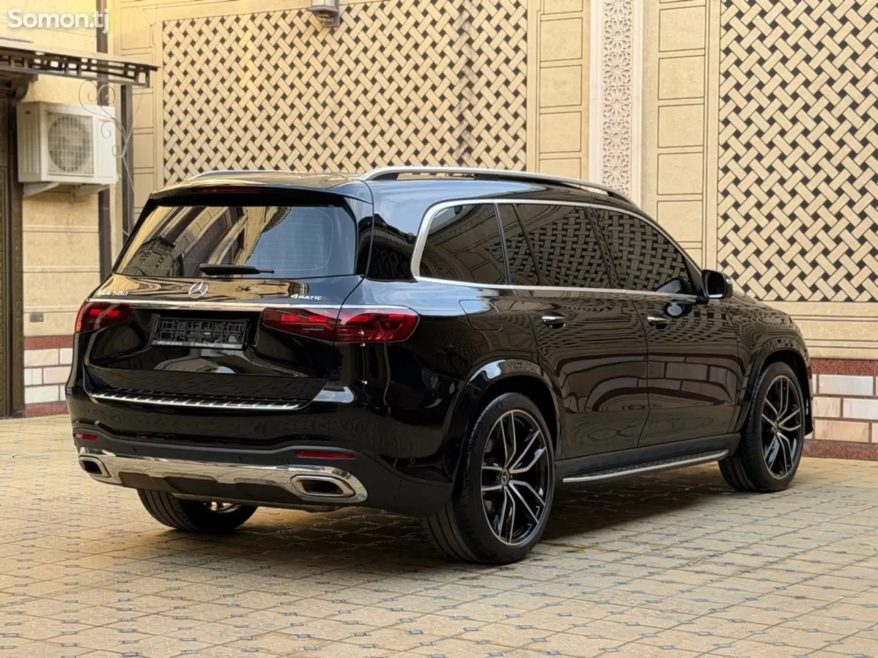 Mercedes-Benz GLS 2024 · 5.8 AT