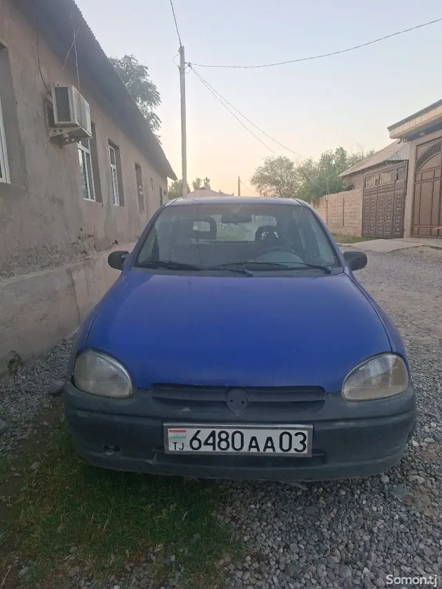 Opel Corsa 1995 · 1.6 MT