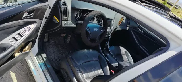 Hyundai Sonata 2012 · 2.0 AT