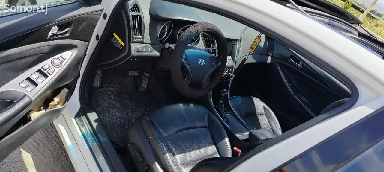 Hyundai Sonata 2012 · 2.0 AT