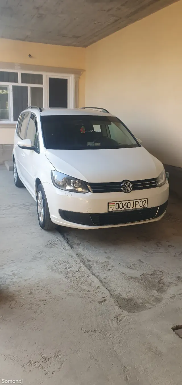 Volkswagen Touran 2011 · 1.4 MT