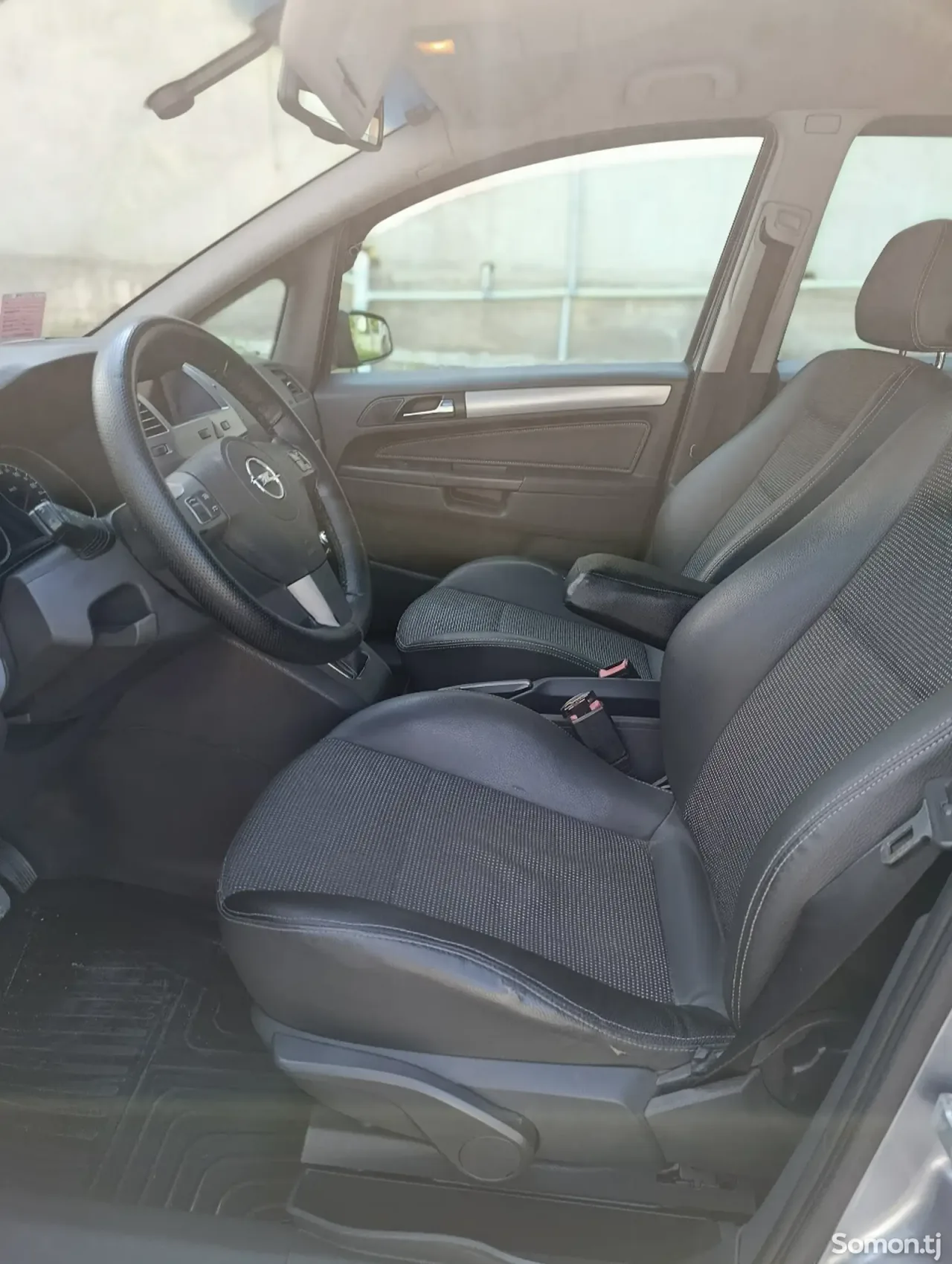 Opel Zafira 2006 · 1.9 MT