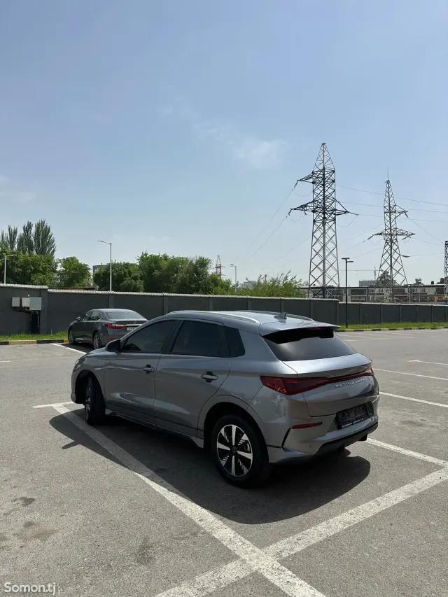 BYD E2 2026 · AT