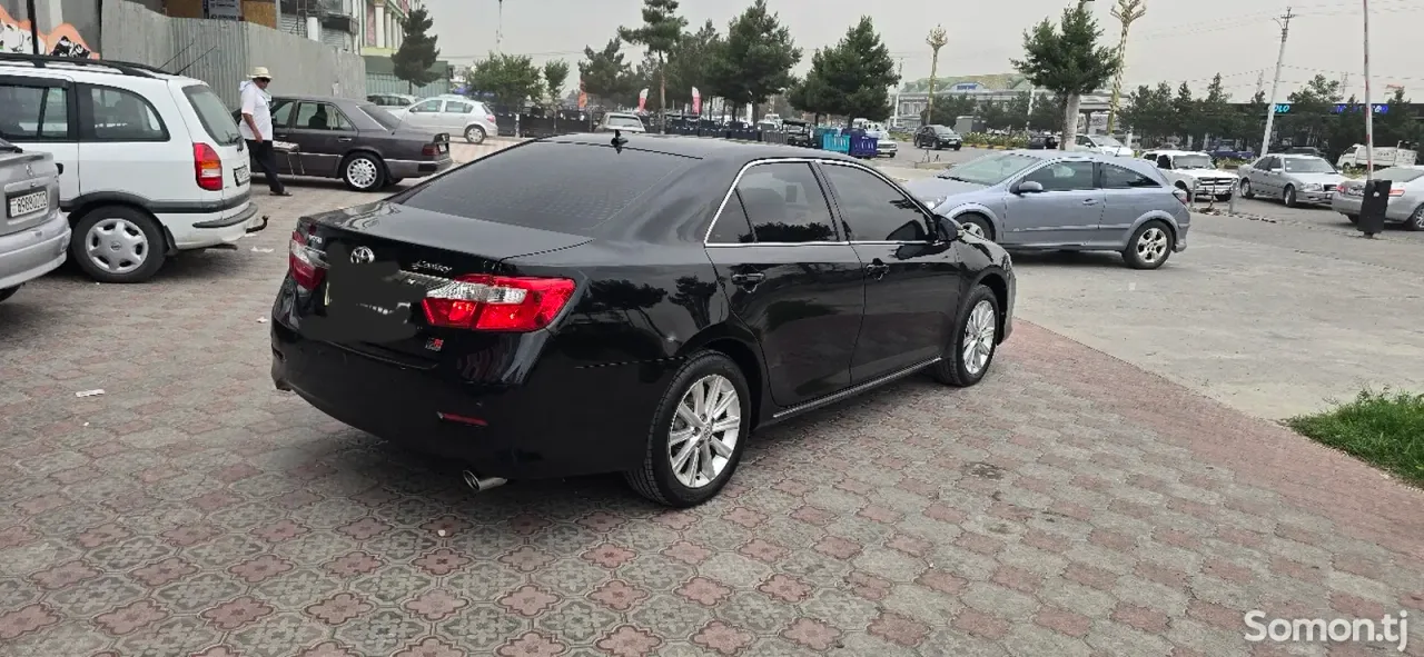Toyota Camry 2014 · 2.4 AT