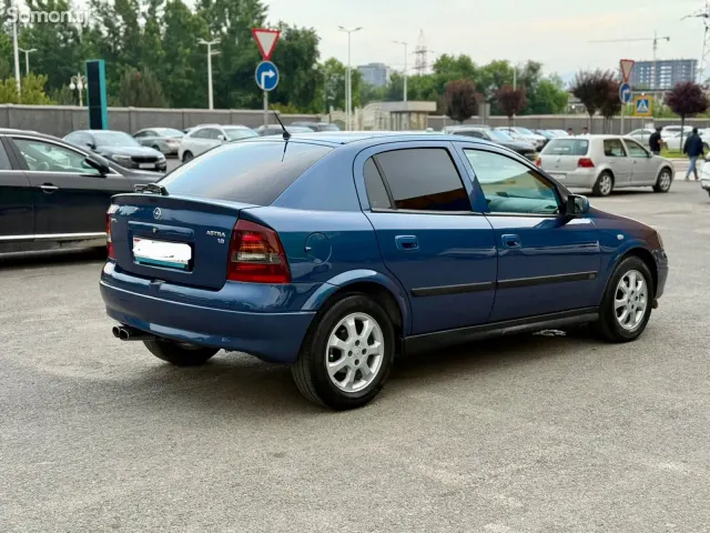 Opel Astra G 2001 · 1.6 MT