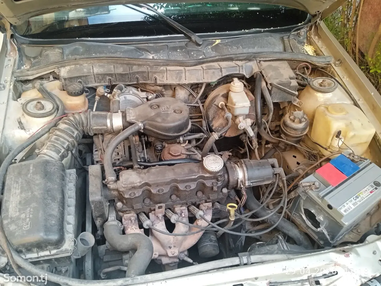 Opel Vectra A 1990 · 1.6 MT