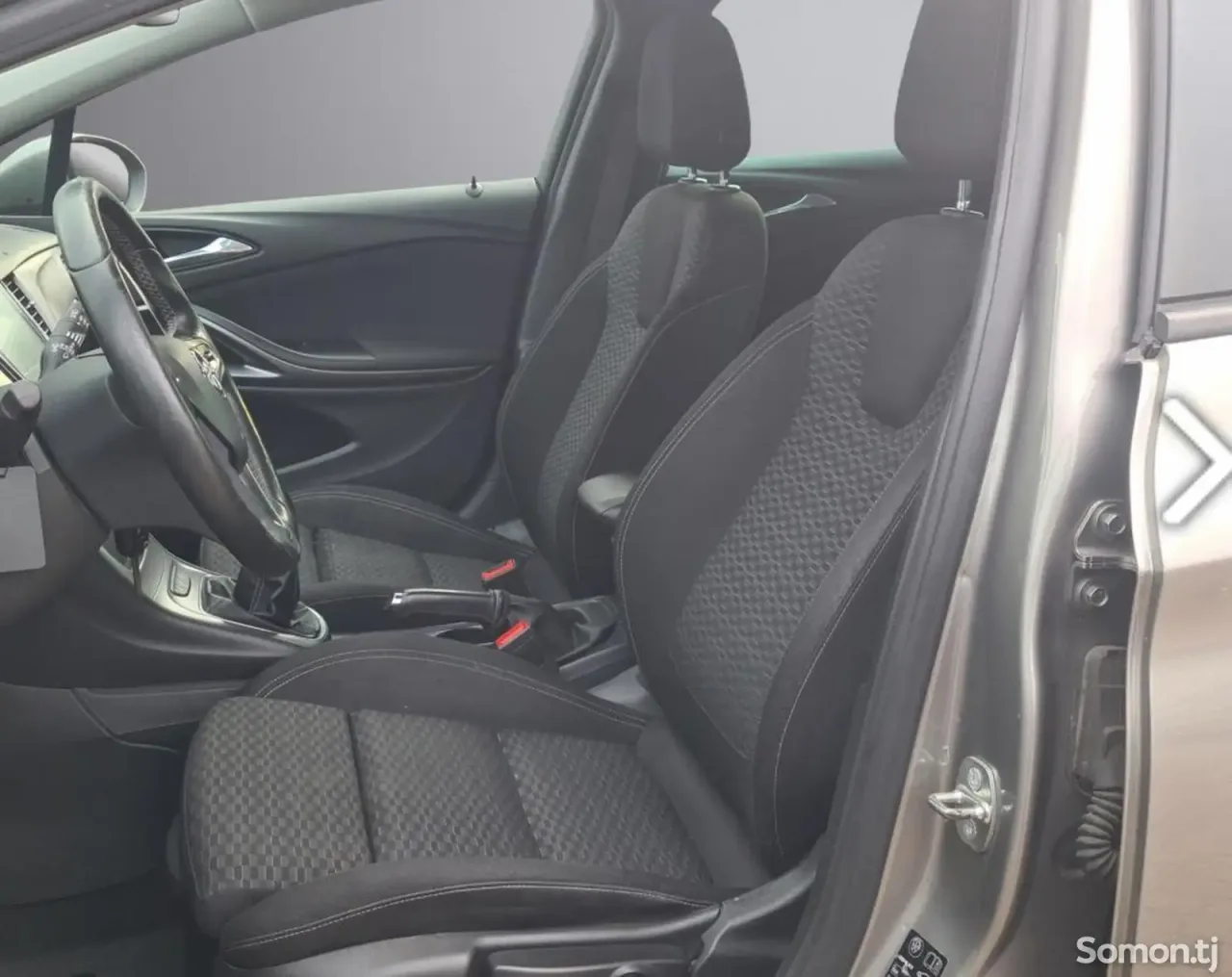 Opel Astra K 2016 · 1.0 MT