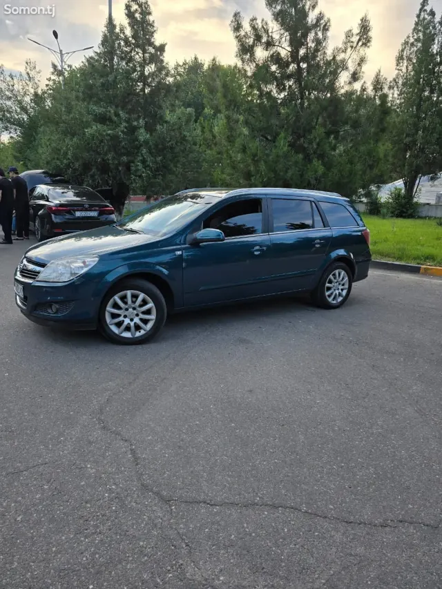 Opel Astra H 2008 · 1.6 MT