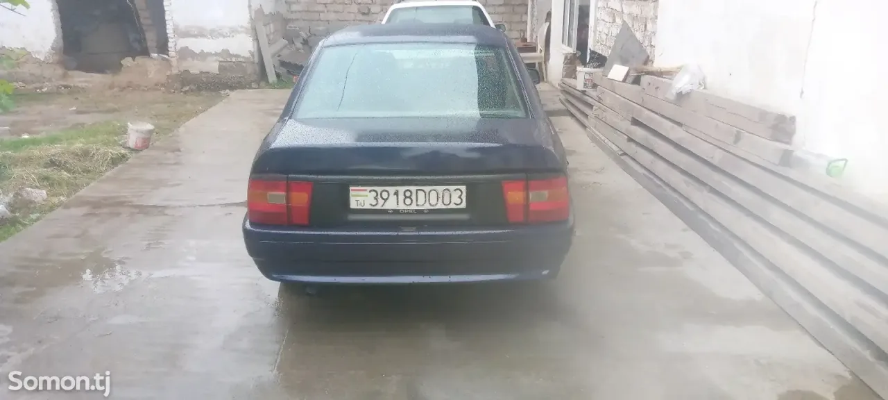 Opel Vectra A 1991 · 1.6 MT