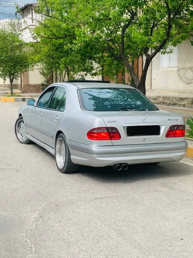 Mercedes-Benz E class 1999 · 2.1 MT
