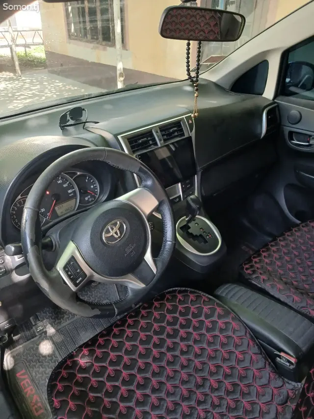 Toyota Ractis 2014 · 1.5 AT
