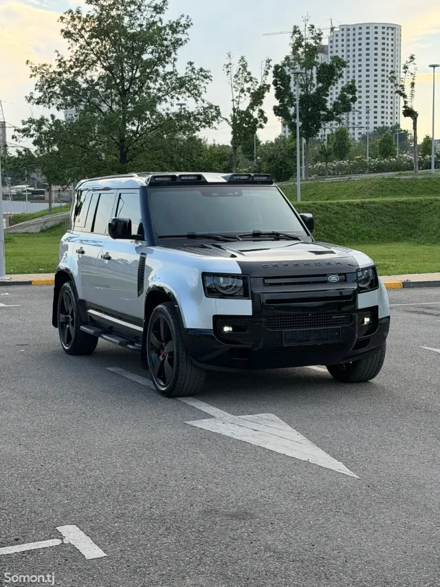 Land Rover Defender 2023 · 3.0 AT