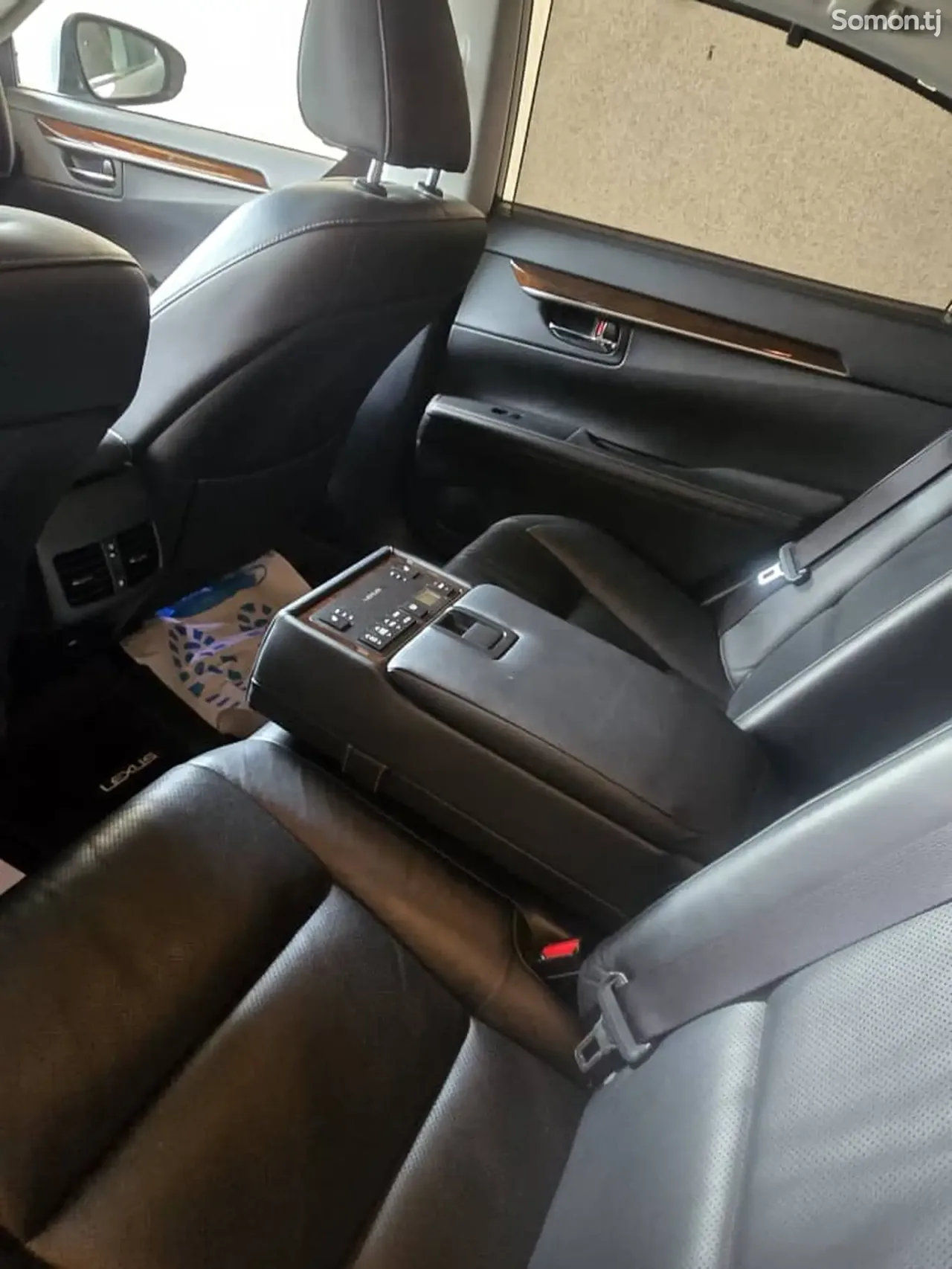 Lexus ES series 2015 · 2.5 AT
