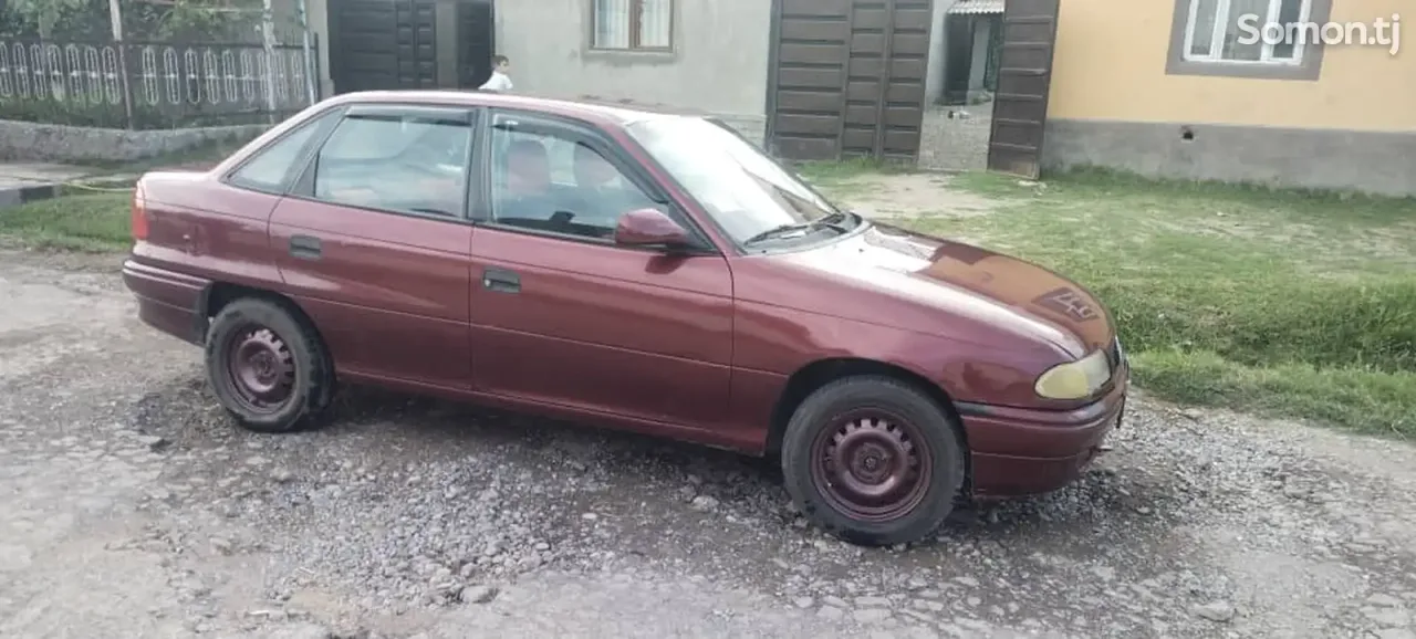 Opel Astra F 1996 · 1.6 MT