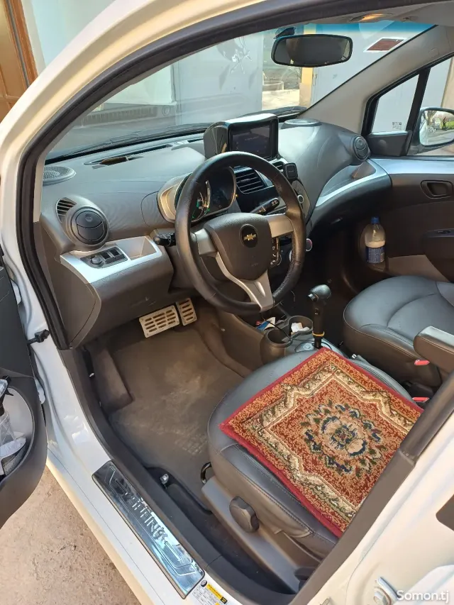 Chevrolet Spark 2014 · 1.0 AT